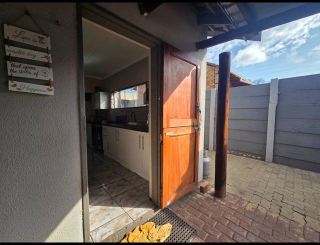 4 BEDROOM HOUSE FOR SALE IN GENERAL ALBERTSPARK